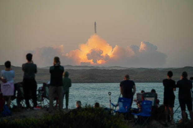 SpaceX Launches Rocket, Faces Test Flight Failure